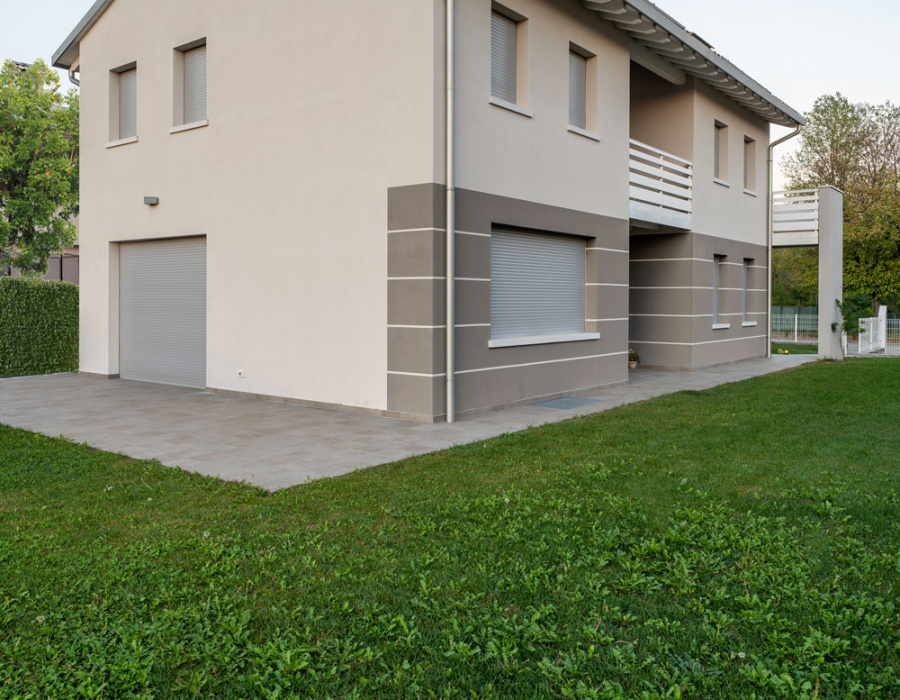 Iso Siloxan Intonaco, compact anti -leg compact acrylsiloxanic coating. Private Villa, Caerano di San Marco, Italy